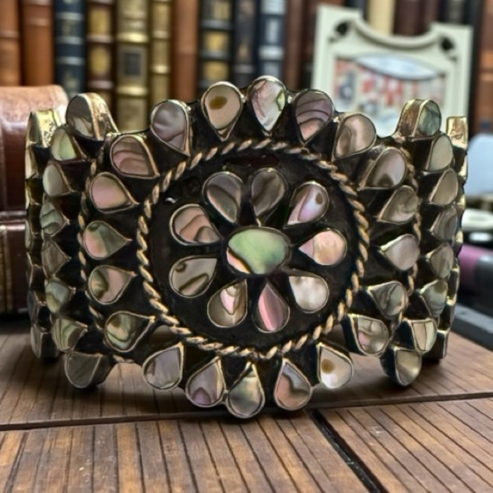 Elegant Shell Inlay Bracelet